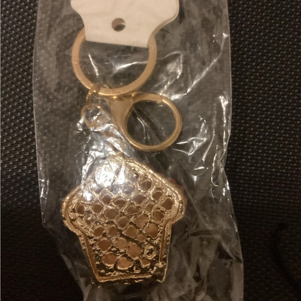 Cupcake Rhinestoned Sprinkles Purse/Keychain Tag NEW - Picture 3 of 4